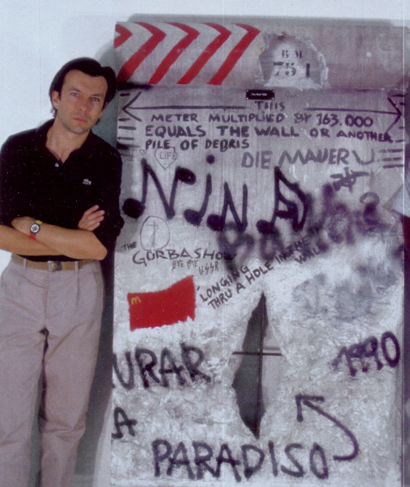 TD with Berlin wall fragment 2 